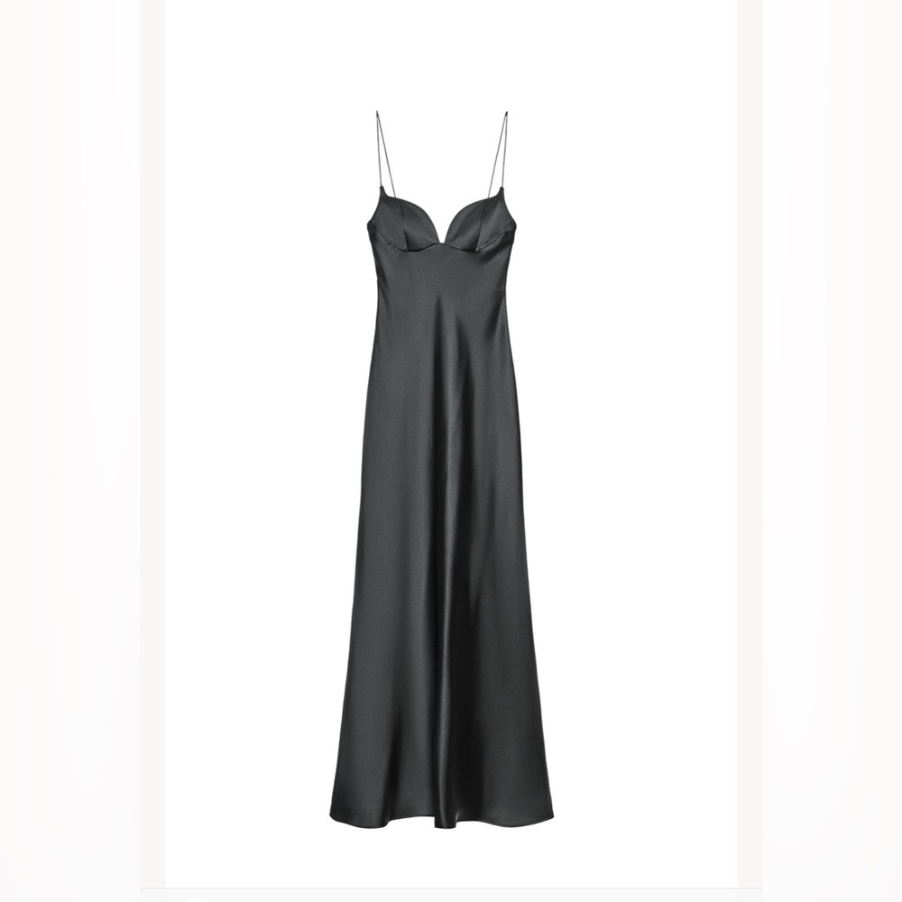 LONG SATIN EFFECT DRESS RED.